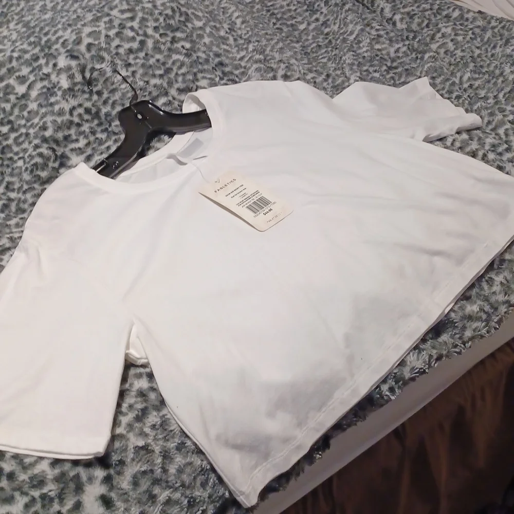 Fabletics Jade s/s Boxy Tee - Picture 4 of 7
